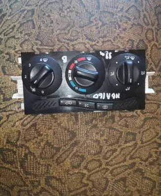 Mercedes-Benz A W168 Climate control unit 1688300485 Q122999
