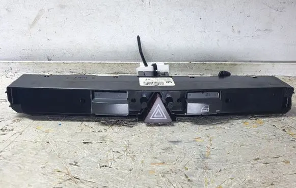 Opel Astra H Hazard light switch 13100105