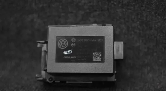 Volkswagen PASSAT B7 Ignition lock 3C0905843AD