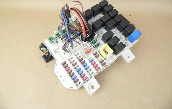 Mitsubishi Colt CZ3 Fuse box set 8565A174 0097 8J08