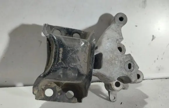 Renault Twingo II Engine mount vacuum valve 8200437589