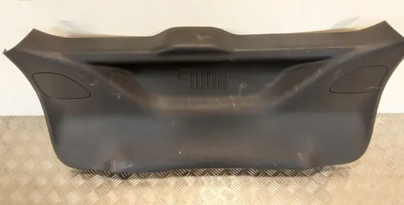 Tailgate trim