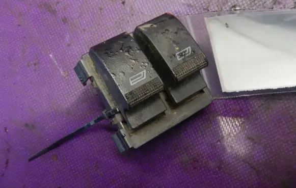 Audi A3 S3 8L Quarter vent window switch 8L0959851