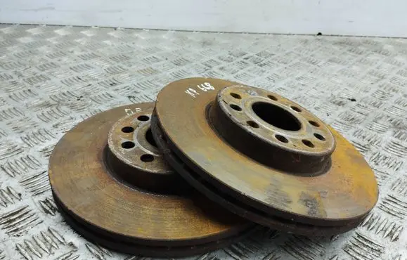 Volkswagen Golf VII Front brake disc