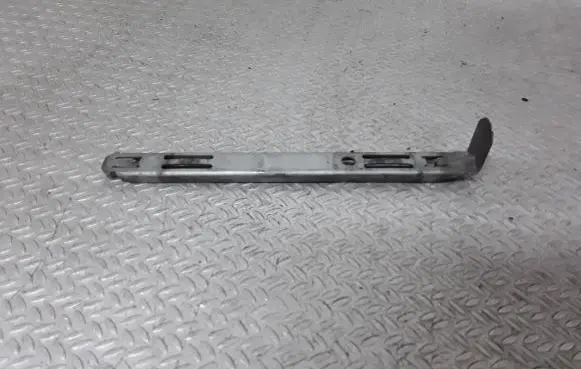 Volvo XC90 Headlight/headlamp mounting bracket 8637182