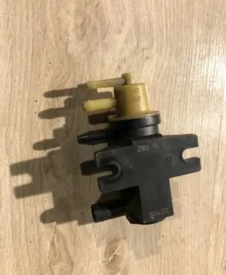 Mercedes-Benz E W212 Turbo solenoid valve A0091533128 70078208 16T123