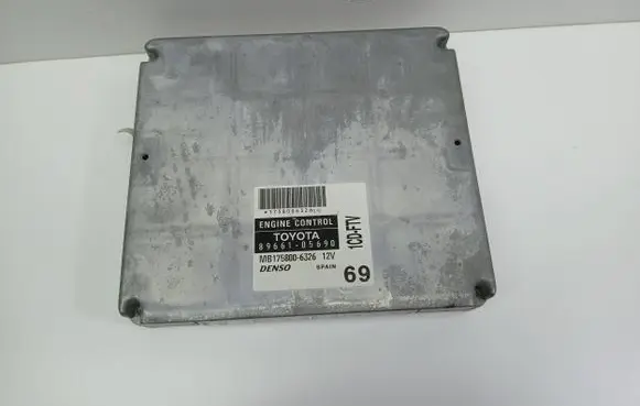 Toyota Avensis T250 Engine control unit/module 8966105690 1758006326 MB1758006326