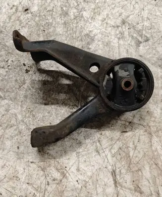 Mitsubishi Grandis Engine mount bracket