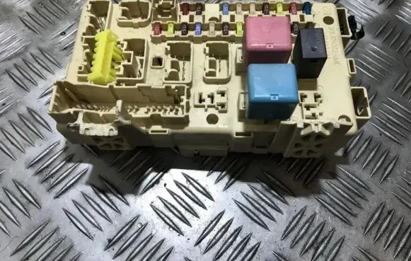 Toyota Avensis T250 Fuse box set 5330729232 07092700211503