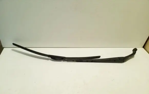 Honda CR-V Front wiper blade arm