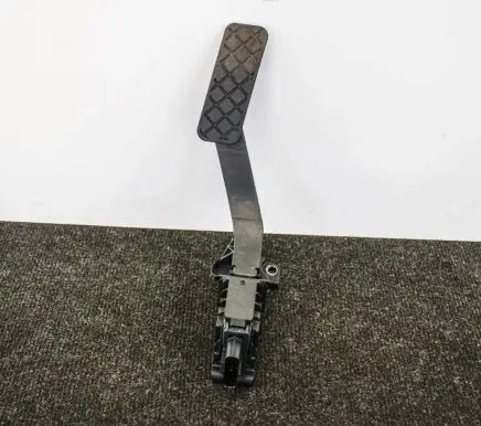 Volkswagen Tiguan Accelerator throttle pedal