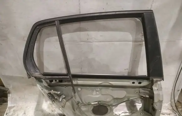 Volkswagen Golf V Rear door PILKOS