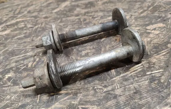 Land Rover Discovery 4 - LR4 Front suspension camber bolt 