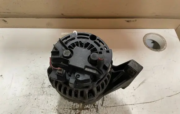 Volvo V70 Generator/alternator 8676498 0124525029