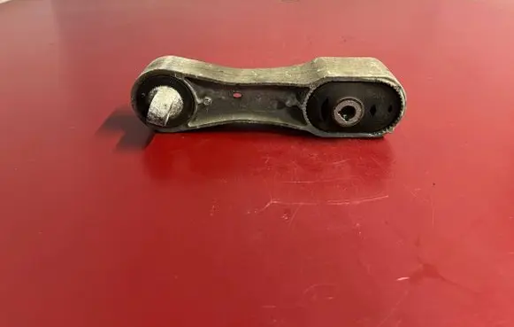 Engine mount bracket