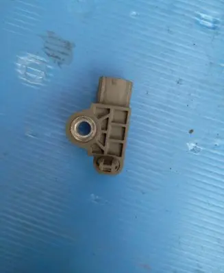 Nissan Qashqai Airbag deployment crash/impact sensor
