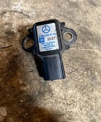Mercedes-Benz E W210 Air pressure sensor A0041533128 2037 16244349