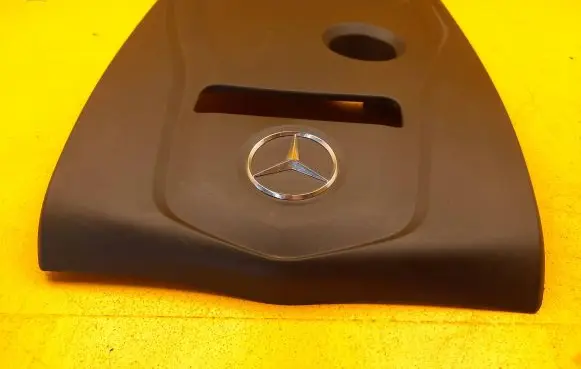 Mercedes-Benz C W205 Engine cover (trim) A2740160900
