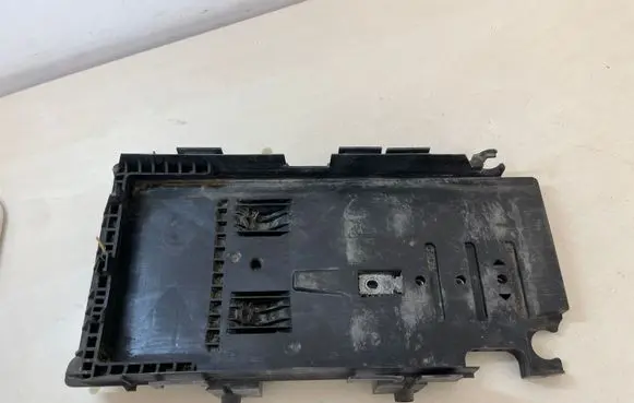 Battery tray
