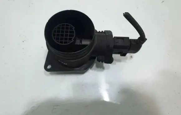 Skoda Octavia Mk2 (1Z) Mass air flow meter 038906461B
