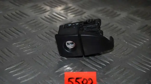 Lexus IS 220D-250-350 Glove box lock 