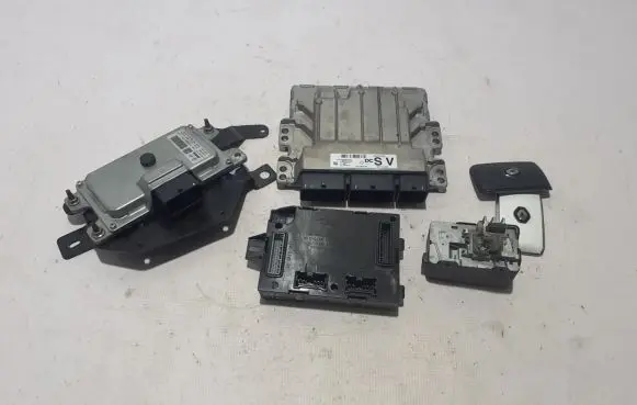 Engine ECU kit and lock set