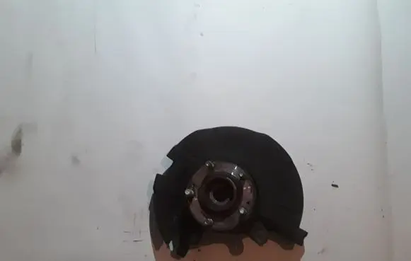 Front wheel hub