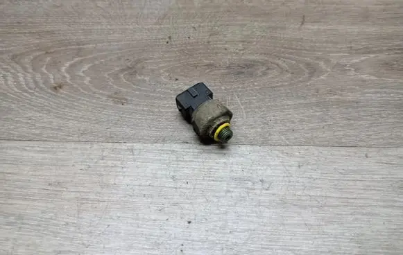 Volvo S60 Air conditioning (A/C) pressure sensor 30899051