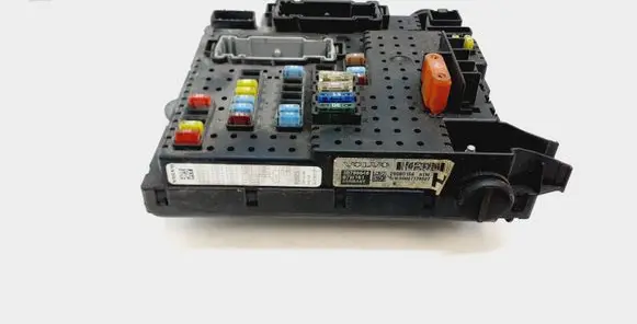 Volvo XC90 Fuse module 30786646