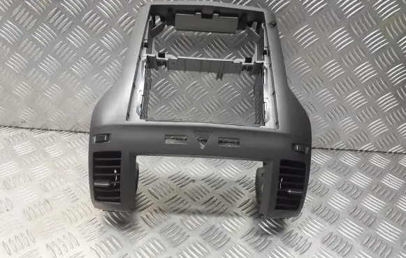 Opel Zafira B Radio/GPS head unit trim 13111874