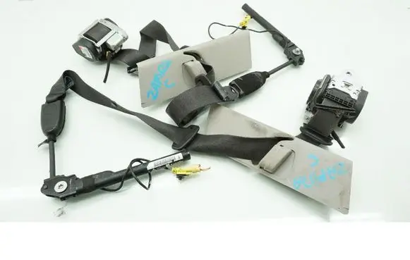 Opel Zafira C Front seatbelt 13394801