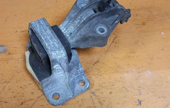Renault Scenic III - Grand scenic III Engine mount vacuum valve 