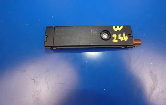Mercedes-Benz B W246 W242 Aerial antenna amplifier A1668201089 ZGS004 01021604