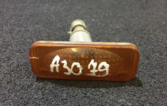 Front fender indicator light