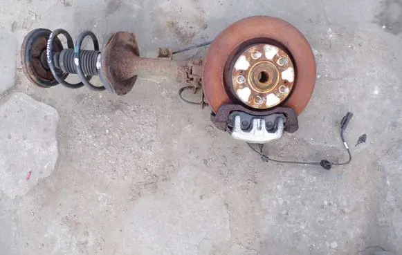 Front wheel hub spindle knuckle