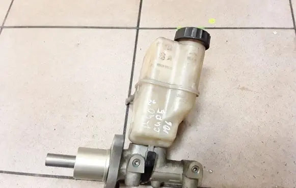 Peugeot 407 Master brake cylinder 9646980980