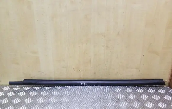 Opel Astra H Front door glass trim molding 024468034