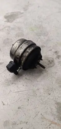 Engine mount bracket