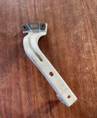 Fender mounting bracket