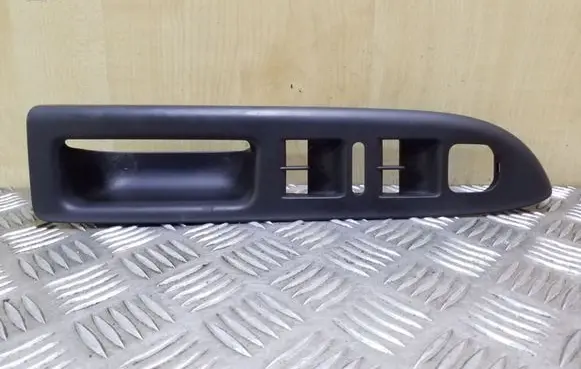 Volkswagen Golf Plus Front door window switch trim 5M2867372C