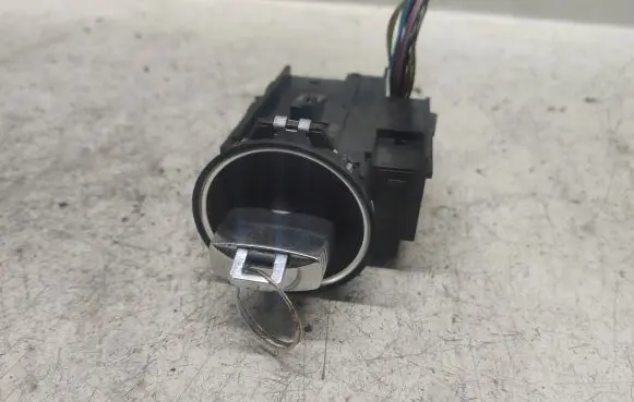 Volkswagen PASSAT B6 Ignition lock 3C0905843