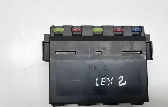 Lexus IS 220D-250-350 Fuse module 8921153020