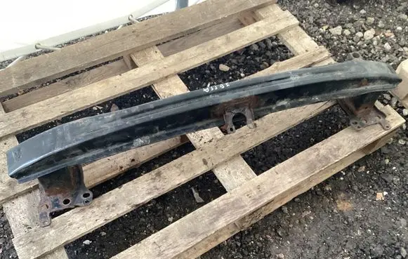 Volkswagen Jetta V Front bumper cross member