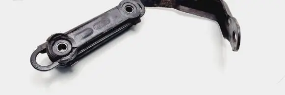 Mercedes-Benz C W203 Muffler mount bracket/holder 2024920718 A2104927541 0260586