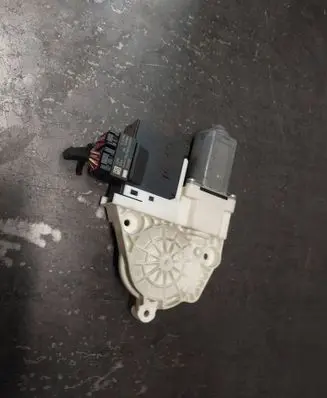 Seat Ibiza III (6L) Front door window regulator motor 986031104
