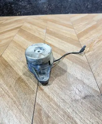 Mercedes-Benz C W205 Engine mount bracket A2052405317 ZGS006