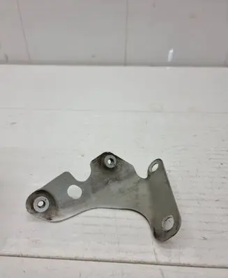 Audi Q7 4L Fender mounting bracket 4L0821135