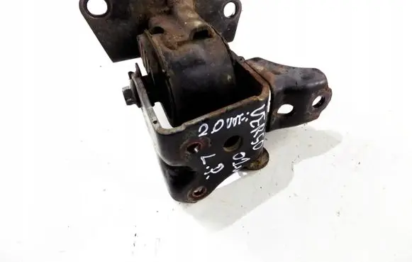 Toyota Avensis Verso Engine mount bracket