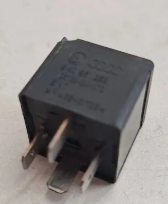 Audi A6 S6 C6 4F Other relay 8K0951253 PA66GF25 V23136B6X72
