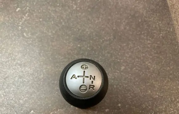 Mitsubishi Colt Gear lever shifter trim leather/knob